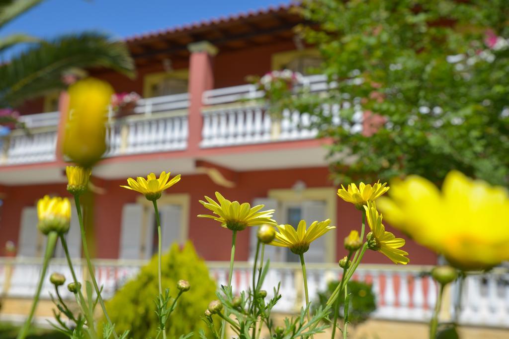 Giannis And Fridas Garden Apartment Sidárion Exterior photo