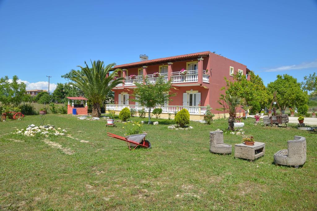Giannis And Fridas Garden Apartment Sidárion Exterior photo