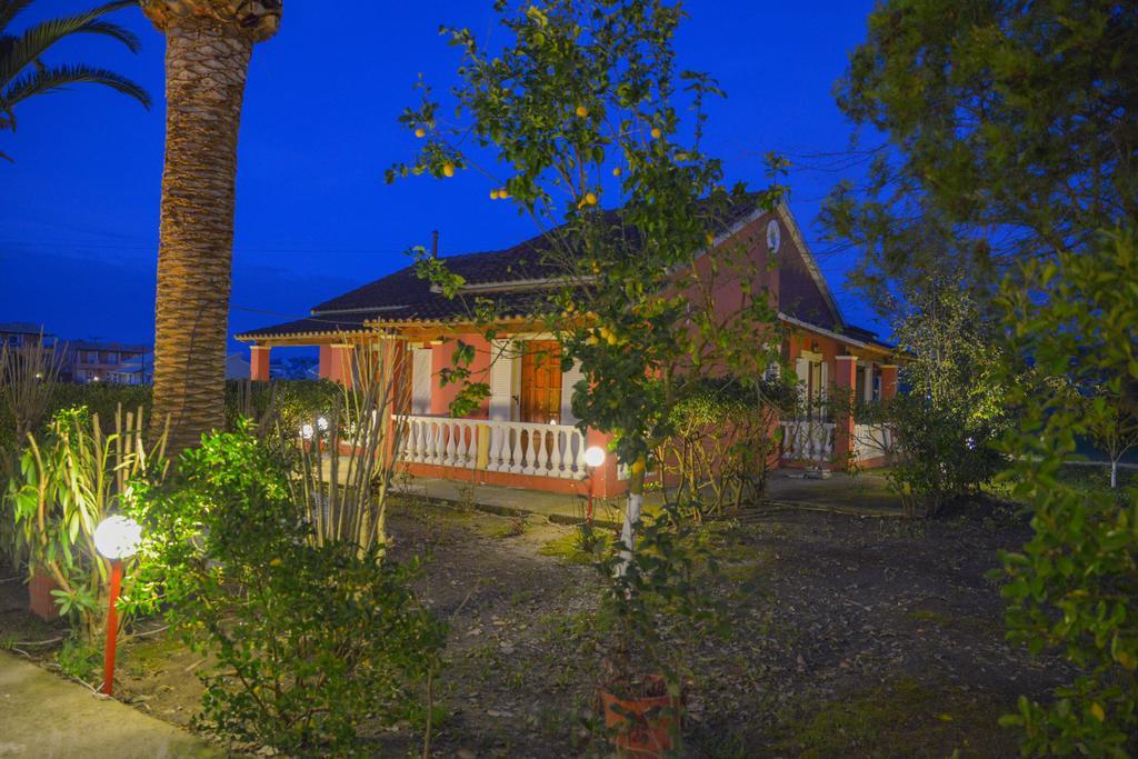 Giannis And Fridas Garden Apartment Sidárion Room photo