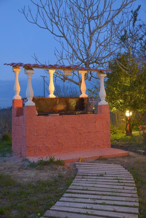 Giannis And Fridas Garden Apartment Sidárion Exterior photo