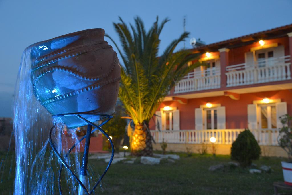 Giannis And Fridas Garden Apartment Sidárion Exterior photo