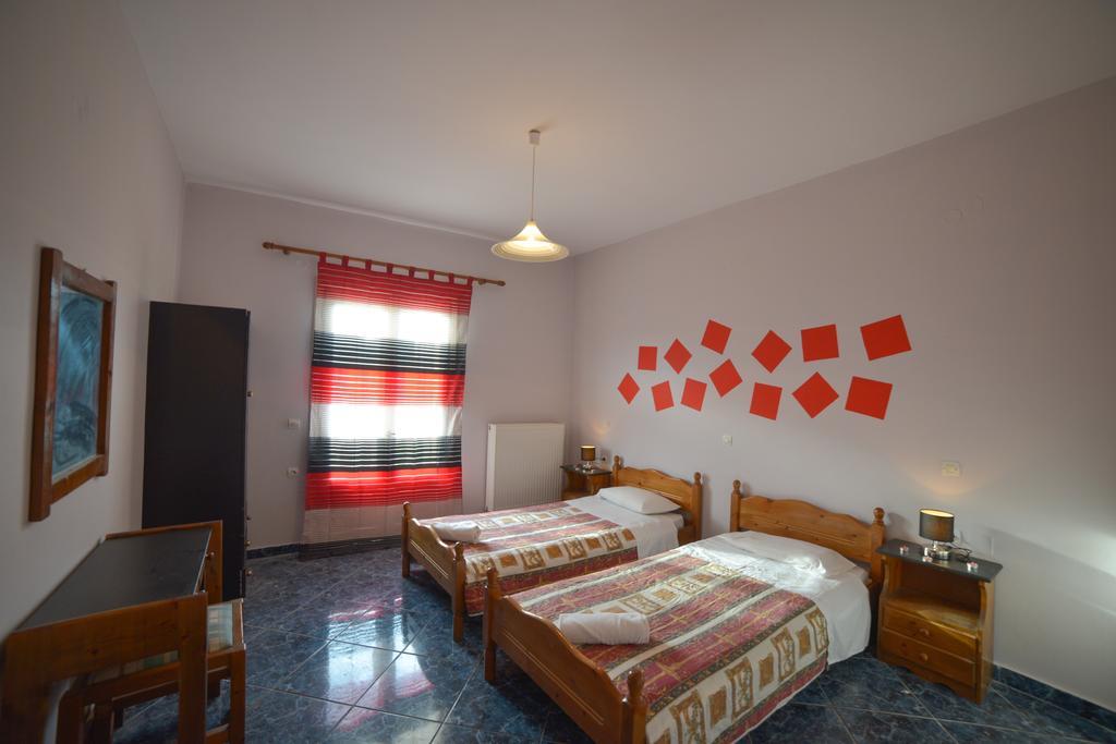 Giannis And Fridas Garden Apartment Sidárion Room photo