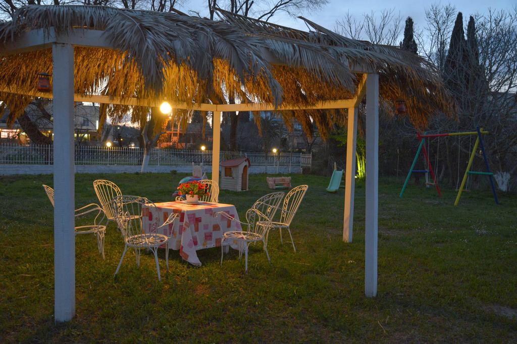 Giannis And Fridas Garden Apartment Sidárion Exterior photo